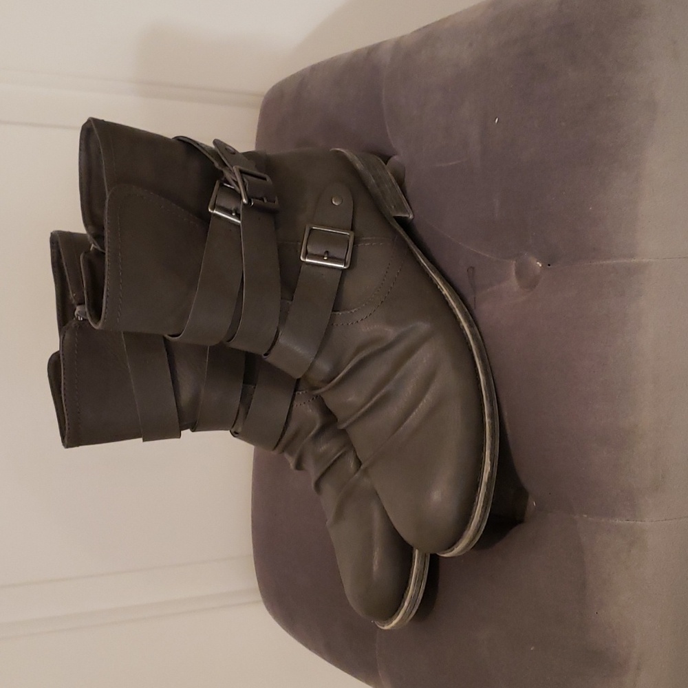 Boots - Picture 4 of 4